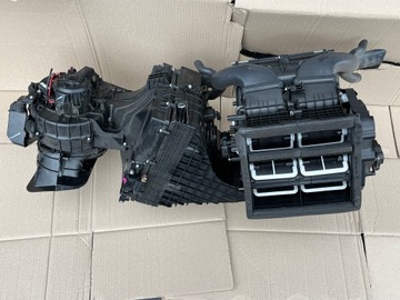 KOMPLETNÍ RADIÁTOR KLIMATIZACE MANUÁLNÍ VW T6.1 7L1816005L