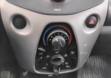 Toyota Aygo II Hatchback 5d 1.0 VVT-i 69KM 2017 Toyota Aygo 122017r, 1.0 Benzyna. Uszkodzony przod i lewy bok. Jezdzi., zdjęcie 12