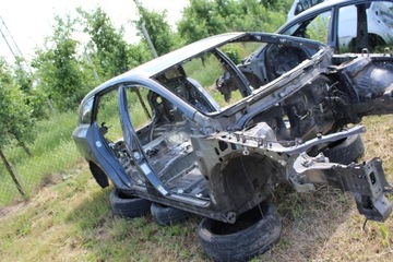 BOK PRÁH SLOUPEK PRAVÝ AVENSIS T27 KOMBI BARVA 1G3