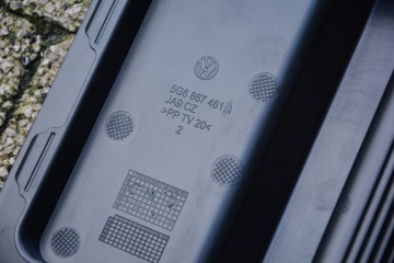 БОКОВАЯ КРЫШКА БАГАЖНИКА ЛЕВАЯ GOLF 7 5G6867461A