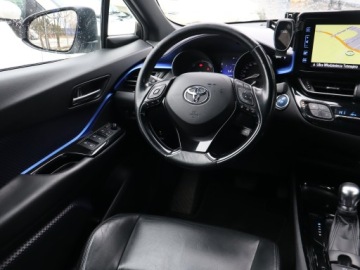 Toyota C-HR I Crossover 1.8 Hybrid 122KM 2017 Toyota C-HR 1.8 Hybrid, Salon Polska, zdjęcie 6