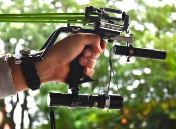 ПРОФЕССИОНАЛЬНЫЙ ОДИНОЧНЫЙ ЛАЗЕРНЫЙ ФОНАРЬ НА АККУМУЛЯТОРЕ ЗУМ МОЩНЫЙ