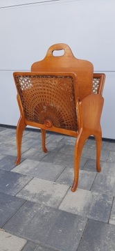 Стильная газетница с рафией, красивая для газет из рафии.