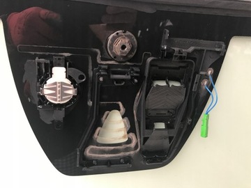 VOLVO V60 LIFT 14-18 SZYBA CZOŁOWA PRZÓD ORYG 16r