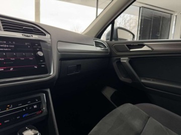 Volkswagen Tiguan Allspace SUV Facelifting 2.0 TDI SCR 150KM 2022 Volkswagen Tiguan Allspace Allspace Elegance 4Motion Hak Kamera cofania, zdjęcie 28