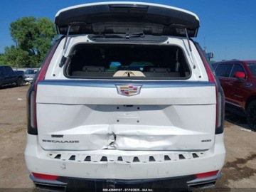 Cadillac Escalade III 2023 Cadillac Escalade Premium Luxury 2023 6.2l 6.2 Benzyna 420KM, zdjęcie 4