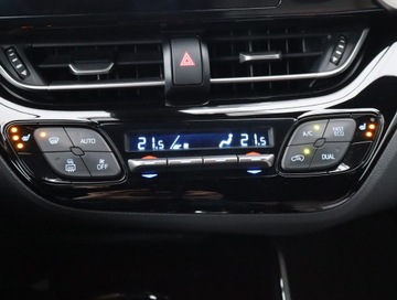 Toyota C-HR I Crossover 1.8 Hybrid 122KM 2018 Toyota C-HR 1.8 Hybrid, Salon Polska, zdjęcie 12