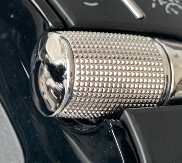 РУЛЕВОЕ КОЛЕСО SKODA OCTAVIA IV С ПОДОГРЕВОМ КОЖАНЫХ ЛЕЗВИЙ