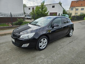 Opel Astra J Hatchback 5d 1.4 Turbo ECOTEC 120KM 2011 Opel Astra Opłacona Zdrowa Zadbana Serwisowana