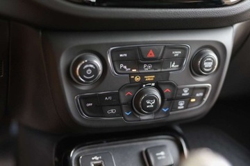 Jeep Compass II SUV 1.4 MultiAir 140KM 2019 Jeep Compass 1.4 TMair Night Eagle FWD SS 1.4 Benzyna 140KM, zdjęcie 10