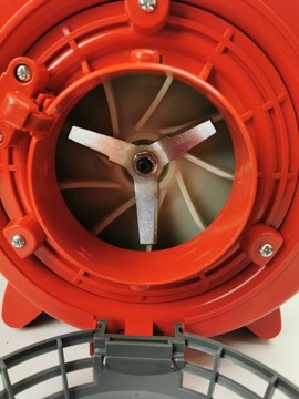 МОЩНЫЙ БЕНЗИНОВЫЙ СНЕГОУДАВАТЕЛЬ С МОЩНЫМ ИЗМЕЛЬЧИТЕЛЕМ