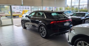 Audi Q8 SUV 3.0 45 TDI 231KM 2024 Audi Q8 Salon Polska Sline zawieszenie pneumatyczne , radary,marix 3.0