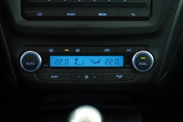 Toyota Avensis III Sedan Facelifting 2015 2.0 D-4D 143KM 2017 Toyota Avensis 2.0 D-4D, Salon Polska, VAT 23%, zdjęcie 10