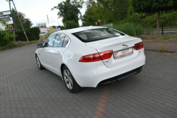 Jaguar XE Sedan 2.0 i4 250KM 2018 Jaguar XE 25T 2.0T 250KM 2018r. Skóra Panorama, zdjęcie 4