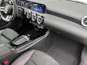 Mercedes Klasa A W177/V177 Hatchback Facelifting 1.3 200 163KM 2025 MERCEDES-BENZ A Klasa 200 AMG Line 1.3 (163KM) 2025, zdjęcie 10