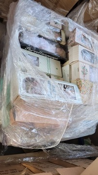 Куклы фарфоровые смешанные, поддон 126 штук, все новое в коробках.