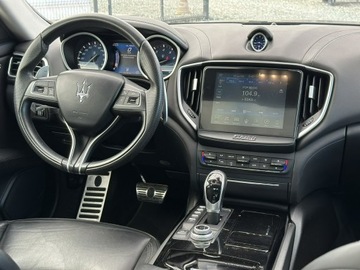 Maserati Ghibli III Sedan 3.0 V6 410KM 2017 Maserati Ghibli 3.0 V6 410KM SQ4 2017r 4x4, zdjęcie 3