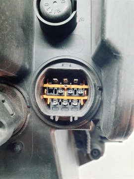 KIA CARENS 4 IV 13+ PRAVÁ SVĚTLO PŘEDNÍ ČOČKA LED