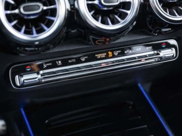 Mercedes GLB SUV Facelifting 2.0 220 190KM 2025 MERCEDES-BENZ GLB 220 4-Matic AMG Line 2.0 (190KM) 2025, zdjęcie 9