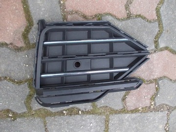 KRATKA W ZDERZAK PRZÓD TOUAREG III 760853666C