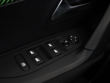 Peugeot 2008 II SUV 1.2 PureTech 100KM 2023 Peugeot 2008 navi kamera i czujniki parkowania, zdjęcie 36