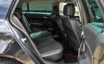 Opel Insignia I Sports Tourer 2.0 CDTI ECOTEC 160KM 2012 Opel Insignia 2,0CDTI (160KM) 2012 r. Bezwypadkowy 2.0 Diesel 160KM, zdjęcie 11