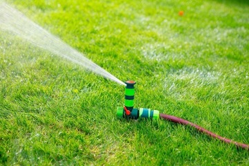 ДОЖДЕВАТЕЛЬ ДЛЯ ВЪЕЗДА САДОВ, РЕГУЛИРУЕМЫЙ УГОЛ ПОЛИВА 78м2 VERTO 15G785