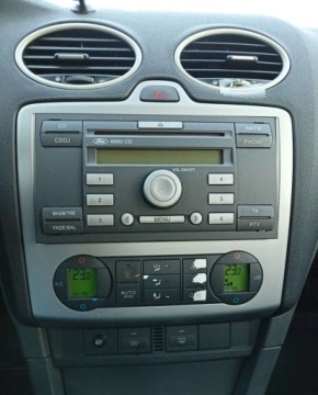 Ford Focus I Sedan 1.8 16V 115KM 2005 Ford Focus Ford Focus 1.8 Benzyna 116KM, zdjęcie 10