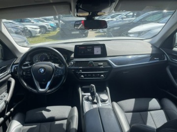 BMW Seria 5 G30-G31 Touring 520d 190KM 2019 BMW 520 Sport Line XDrive Skóra Kamera HAK, zdjęcie 10