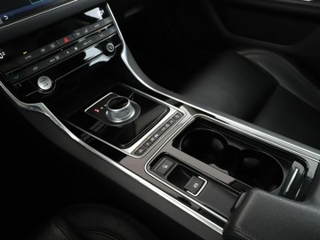 Jaguar XF II Sedan 2.0 i4D 163KM 2015 Jaguar XF 20d Automat Prestige Panorama Tempomat, zdjęcie 29