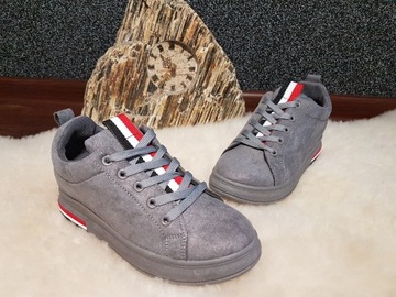 СЕРЫЕ КРОССОВКИ НА ТЕХНИКЕ -40- TOMMY ИЗ ЗАМШИ