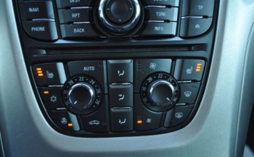 Opel Astra J Hatchback 5d 1.4 Turbo ECOTEC 140KM 2012 Opel Astra 1.4 Benzyna Xenon Tempomat Cz. parkowania Klimatyzacja 1.4 140KM, zdjęcie 28