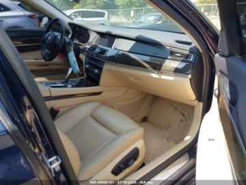 BMW Seria 7 F01 2014 BMW Seria 7 2014 BMW 7 Series 4dr Sdn 750i xDrive AWD 4.4 Benzyna 360KM, zdjęcie 4