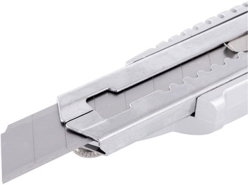 Обои нож 18 мм танк 5 лезвий Ричманн C9103