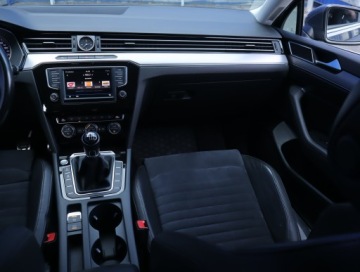 Volkswagen Passat B8 Variant 2.0 TDI BlueMotion SCR 150KM 2017 VW Passat 2.0 TDI, Salon Polska, 1. Właściciel, zdjęcie 7