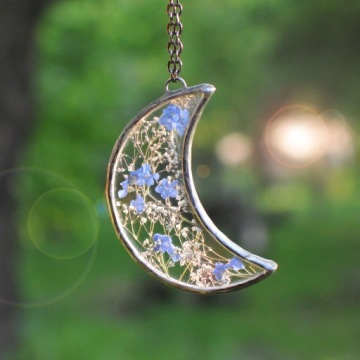 Стеклянное украшение для окна в форме луны с настоящими цветами