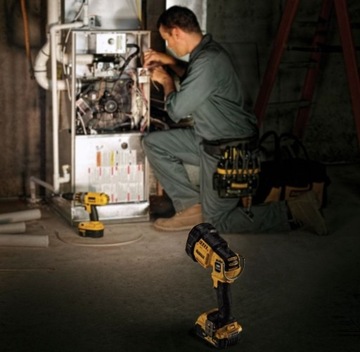 Аккумуляторный фонарик-рефлектор DeWALT DCL043 18V LED BODY