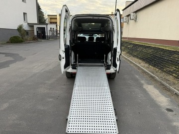 Fiat Doblo IV 1.6 MultiJet 120KM 2021 Fiat Doblo 1.6 Diesel 120KM Dla Niepełnosprawnych, zdjęcie 6