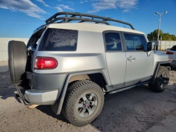 Toyota FJ Cruiser 4.0 239KM 2007 Toyota FJ Cruiser 2007 4.0l 4.0 Benzyna 239KM, zdjęcie 3