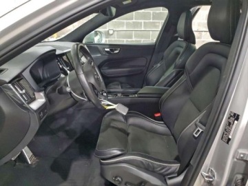 Volvo XC60 II Crossover T5 250KM 2019 Volvo XC 60 T5 R-Design 2019 2.0 Benzyna 250KM, zdjęcie 7