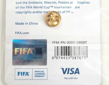 Значок чемпионата мира по классической игре 1990 года в Италии.