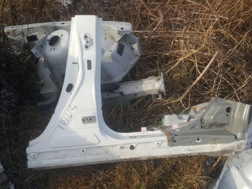 LEWY PRÓG SŁUPEK ŚRODKOWY PRIUS III 2010r