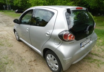 Toyota Aygo I Hatchback 3d 1.0 VVT-i 68KM 2009 Toyota Aygo mala tania niezawodna 5drzwi KLIMA bez rdzy Benzyna 68KM, zdjęcie 3