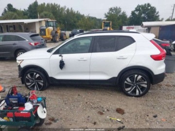 Volvo XC40 2024 Volvo XC 40 B5 Plus Dark Theme 2024 2.0l 2.0 Benzyna 247KM, zdjęcie 2