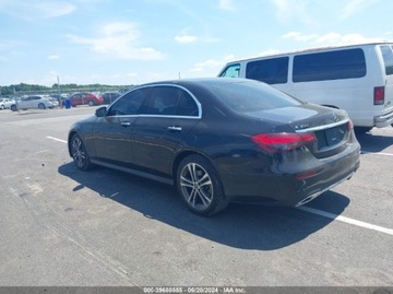 Mercedes Klasa E W213 2021 Mercedes-Benz Klasa E 350 4Matic Pakiet AMG Bogata wersja 2.0 255KM, zdjęcie 2