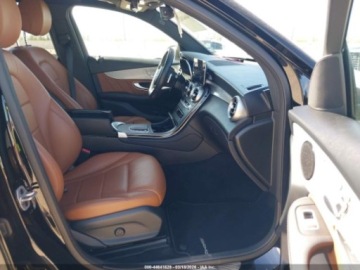 Mercedes GLC C254/X254 2022 Mercedes-Benz GLC 300 2022 2.0 Benzyna 255KM, zdjęcie 9