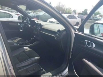 Volvo XC40 Crossover 2.0 T5 247KM 2019 Volvo XC 40 T5 Momentum 2019 2.0l 2.0 Benzyna 248KM, zdjęcie 9