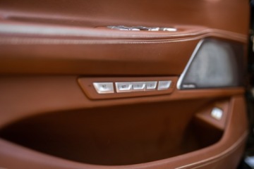 BMW Seria 7 G11-G12 Sedan 750i 450KM 2016 BMW G12 750Li xDrive Individual, zdjęcie 19