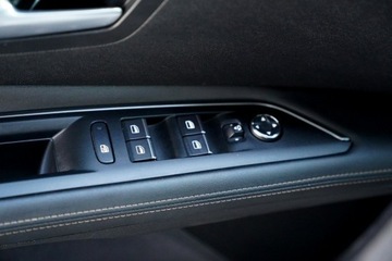 Peugeot 3008 II Crossover Facelifting  1.6 PureTech 180KM 2022 Peugeot 3008 GT LINE kamera skóra NAWI grip, zdjęcie 13