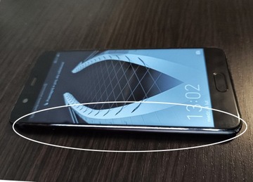 Смартфон Huawei P10 в оригинальном чехле.